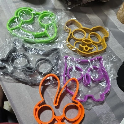 NUEVO JUEGO DE 5 MOLDES DE SILICONA CONEJO/RANA/PERRO/GATO/BÚHO para Huevos y Panqueques 2.5 Foto 1 de 4