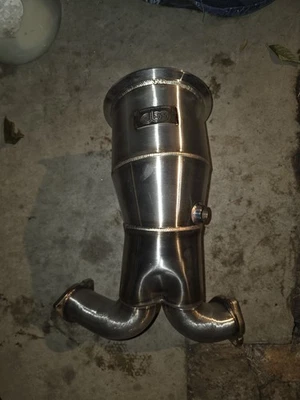 Tubo descendente de alto flujo para B9 AUDI S4 y S5 2018-2024 Foto 1 de 4