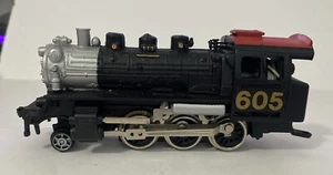 Model Power HO Scale Blk Old Santa Fe #605 Steam Locomotive - Picture 1 of 5