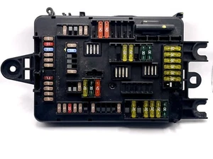 Relé caja de fusibles de distribución de energía maletero BMW 6114 V8 926111003 - Imagen 1 de 6