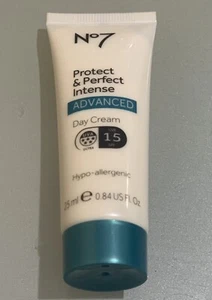 No7 Protect and perfact Day Cream SPF15 25 ML - Picture 1 of 2