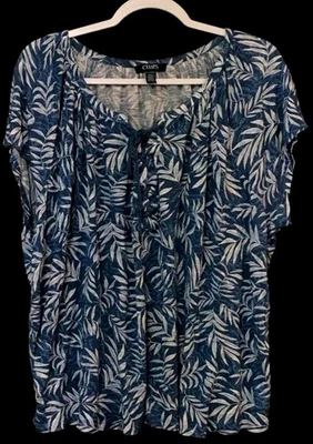 Top para mujer Chaps 3X azul blanco estampado de hojas viscosa con cordones Foto 1 de 4