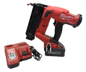 ¡KIT CLAVADORA MILWAUKEE 18GA BRAD! MODELO: 2746-20 (AZP026770) - Imagen 1 de 9