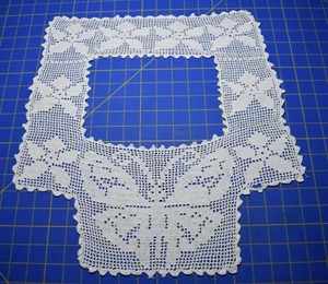 3880 Antikes Handfilet weißes Häkel Camisole Top/Ausschnitt, Schmetterlingsdesign - Bild 1 von 1