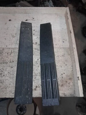 Toyota 1984-1988 cabina regular camioneta carrocería lado pilar B rejillas de ventilación juego de molduras OEM Foto 1 de 2