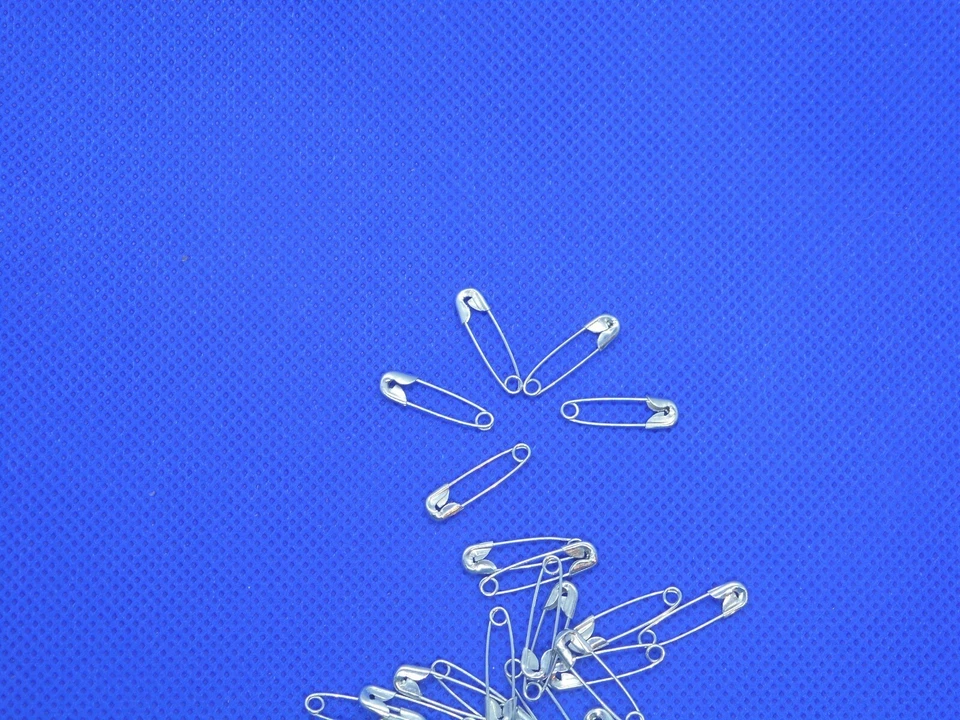 50 kleine Sicherheitsnadeln Farbe silber 19 mm lang - Bild 1 von 1