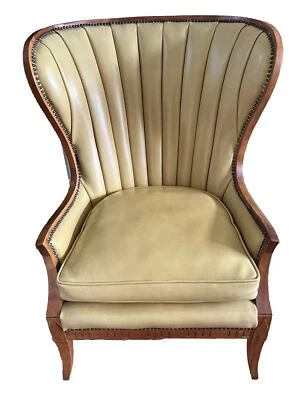 Silla de ala de nogal con respaldo de barril moderna vintage de mediados de siglo amarillo mostaza Foto 1 de 4