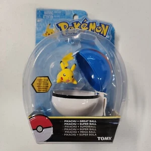 Tomy Pokemon Pikachu und Poke Ball Clip 'N' Carry Pokéball Actionfigur - NEU - Bild 1 von 2