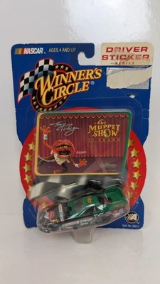 NASCAR Winners Circle 15779 2002 Tony Pedregon Driver Sticker Muppets 1:64 NUEVO Foto 1 de 4