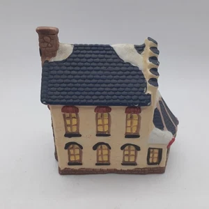 Cobblestone Corners 2001 Christmas Village Inn Light Up House Holiday Decor - Picture 1 of 8