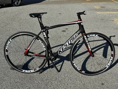 Bicicleta de carretera superligera de fibra de carbono completa Kestrel RT1000 cuadro y ruedas negro/blanco Foto 1 de 4