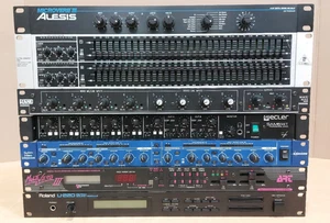 Musik Konvolut 7x Rack Effketgerät/Gitarrenverstärker: Alesis, Behringer, Roland - Bild 1 von 11