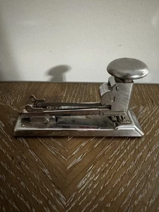 Vintage Pilot Hefter Modell Nr. 402 Ace Fastener Corp. Chicago USA - funktioniert! - Bild 1 von 13