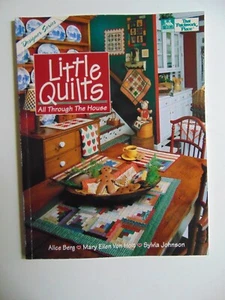 LITTLE QUILTS ALL THROUGH THE HOUSE - Foto 1 di 1