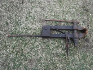 vintage 5-1/4 inch post vice 62 pounds, good working condition - Picture 1 of 17