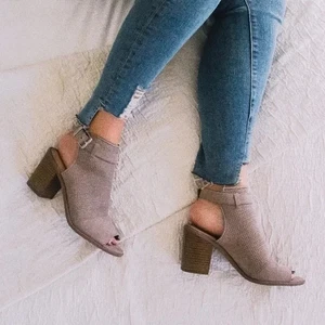 Dolce Vita Women’s 9 Gray Suede Slingback Block Heel Booties Ankle Fashion - Picture 1 of 10