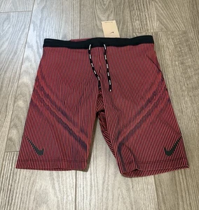 Medias Nike Aeroswift Dri-FIT ADV para correr 1/2 talla grande rojas/negras FN3369-015 - Imagen 1 de 2