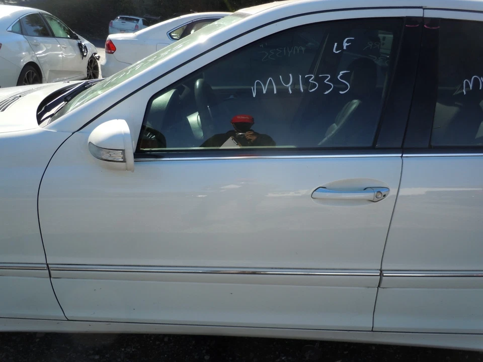 Левая передняя дверь в сборе для седана Mercedes-Benz C280 2006 2007 годов выпуска от оригинального производителя C960 - Изображение 1 из 4