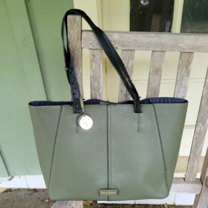 Bolso de Mano de Cuero Verde Oliva TOMMY BAHAMA - Imagen 1 de 8