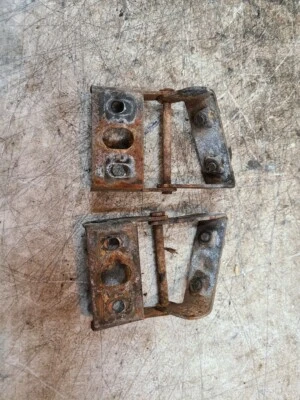 YAMAHA 1998 XTC Hinge Assy 8CR-77140-00-00 RW4504 - Image 1 of 2