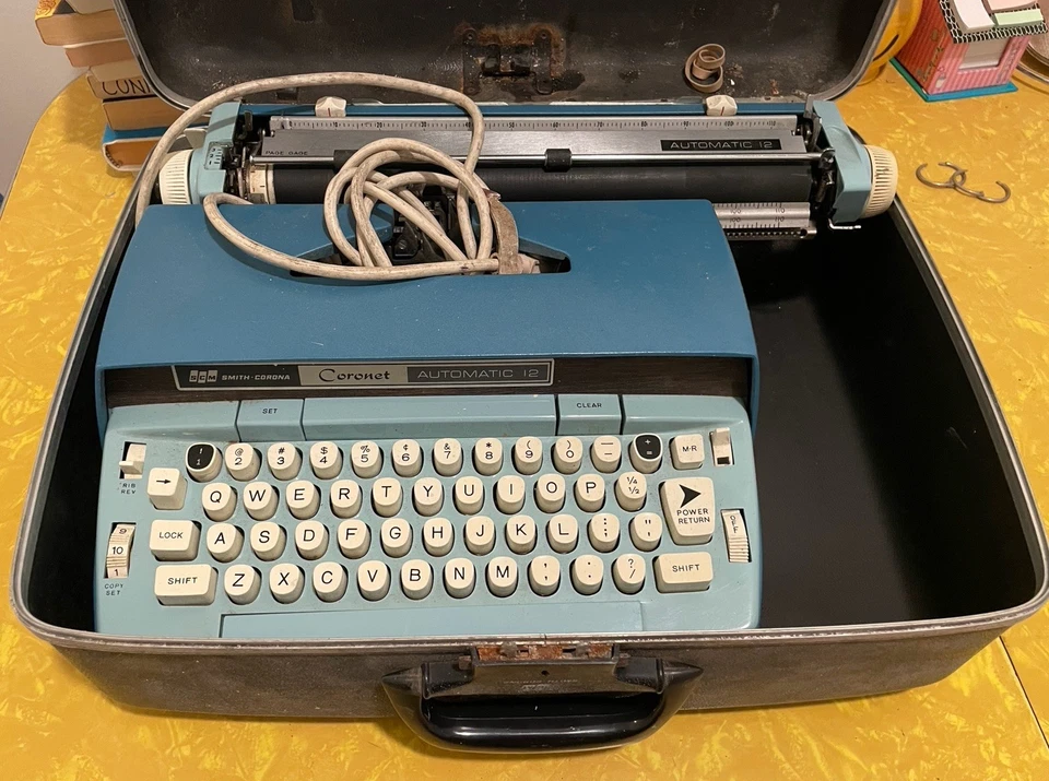 Corona Smith-Corona de colección automática 12 azul bebé en estuche años 60 probada funcionando Foto 1 de 4