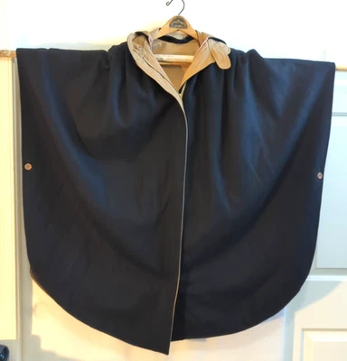 Vintage Womens Cape Wool Hooded Reversable Black/Beige Sz Large - Image 1 of 4