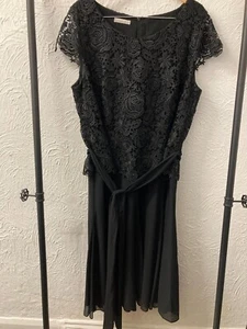 JACQUES VERT - BLACK LACE AND PLAIN - LONG DRESS - SIZE 22 - Picture 1 of 12