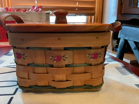 Adorable Mini Wicker Basket W/wood Lid & Leather Handles, 6 X 4 X 4 Cover