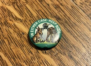 1936 Kool Zigarette "In beiden Etui - Keep Kool" Political Pin 1" Button - Bild 1 von 3