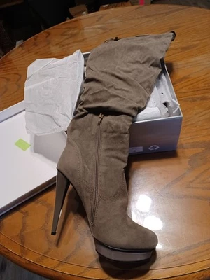 Botas hasta la rodilla grises de Fahrenheit, talla 9 Foto 1 de 2