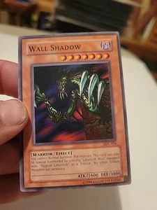 Yu-Gi-Oh Karte "Wall Shadow" 1. Auflage 1996 - Bild 1 von 6