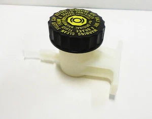 HSV V2 VY VZ MONARO ADVENTRA CREWMAN MANUAL CLUTCH FLUID RESERVOIR GENUINE NEW - Picture 1 of 1