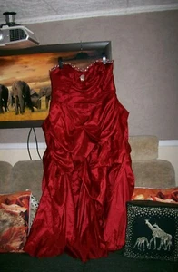 Große Mode Braut Ball💒💃Damen-Hochzeitskleid💃💒gr. 54 Rot Blütenstickerei Neu - Bild 1 von 5