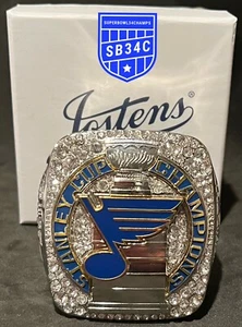 St. Louis Blues 2019 Stanley Cup Ring Briefbeschwerer Jostens Champions Play Gloria. - Bild 1 von 3