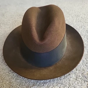 De colección Dobbs Fifth Avenue Fedora Sombrero Para Hombres 7 1/8 Marrón Lana Fieltro Cinta Sombrero Banda - Imagen 1 de 10