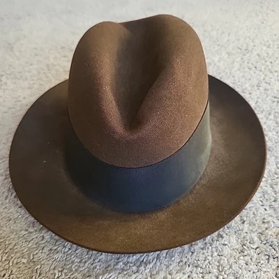 De colección Dobbs Fifth Avenue Fedora Sombrero Para Hombres 7 1/8 Marrón Lana Fieltro Cinta Sombrero Banda Foto 1 de 4