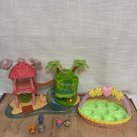 Hatchimals CollEGGtibles Tropical Party Island Playset & Egg Basketw/ 5 figures.