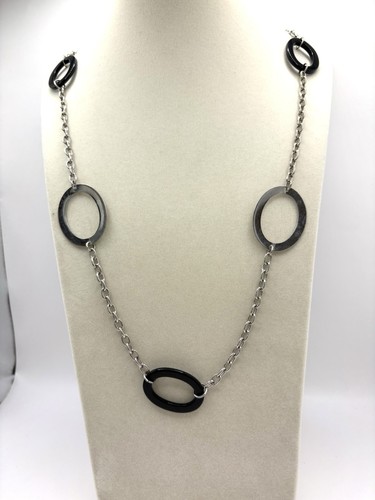 VETEMENTS Collana con anelli ovali in acrilico nero tono argento e anelli ovali tono argento