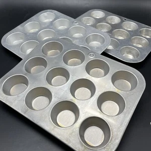 3 mini sartenes para magdalenas Mirro de colección 12 agujeros cada una de aluminio metal EE. UU. - Imagen 1 de 8