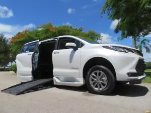 2023 Toyota Sienna XLE BraunAbility Handicap Wheelchair Van XT - Picture 1 of 40