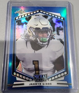 2022 Leaf Metal Draft Jahmyr Gibbs Prismatic Blue Rookie Card #P-JG1 - Bild 1 von 2