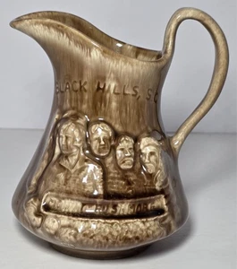 Jarra de porcelana marrón vintage Black Hills Mount Rushmore - Imagen 1 de 8