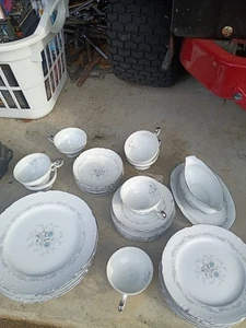 Vintage Set Of Mikasa Fine China Sweet Briar 9304 Platinum Outline - Picture 1 of 8