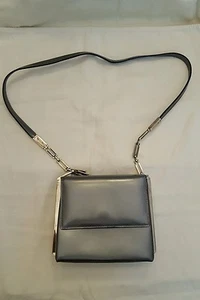 Vintage SALVATOR FERRAGAMO GUN Metal grau kleine Lackleder Handtasche - Bild 1 von 6