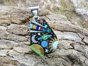 Planeten Mond Galaxie Nachthimmel Micro Inlay Edelstein Sterling Silber Anhänger AM81 - Bild 1 von 8
