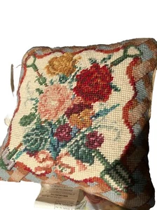 C&F NADELKISSEN DEKOR KLEIN (Blumen) - Bild 1 von 2