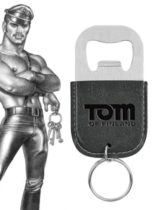 TOM OF FINLAND FLASCHENÖFFNER LEDER GEPRÄGT SCHWULER SCHLÜSSELRING SCHWULES INTERESSE - Bild 1 von 4