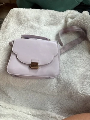 Cartera larga con correa para el hombro marca Target Foto 1 de 3