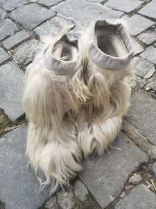 Shaggy woman's boots, vintage 1990's never worn woman boots US size 8 - Picture 1 of 10