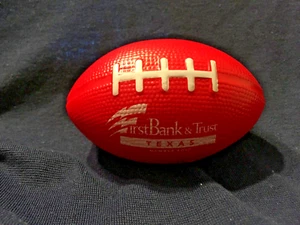 Mini calmante de estrés exprimible de fútbol americano de cuero para adultos promocional rojo SB 300 - Imagen 1 de 5